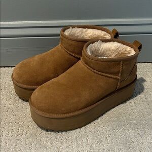 UGG Ultra Mini Platform Boots Size 8